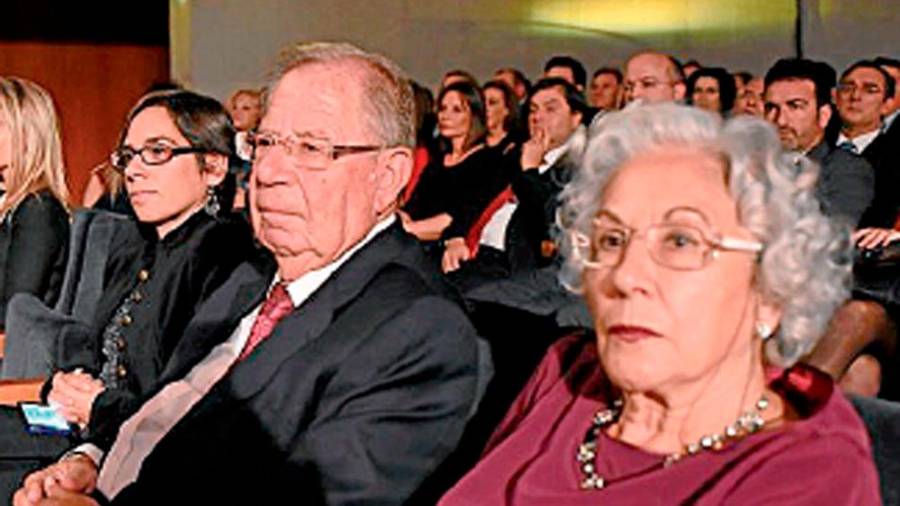 El conselleiro de Contas Dositeo Rodríguez, durante la gala acompañado de su esposa y su hija. FOTO: F. Blanco, A. Hernández, R. Escuredo, P. Sangiao, N. Santás