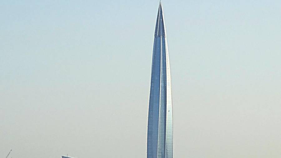 La torre del Lakhta Center suma 90 pisos y 462 metros de altura.