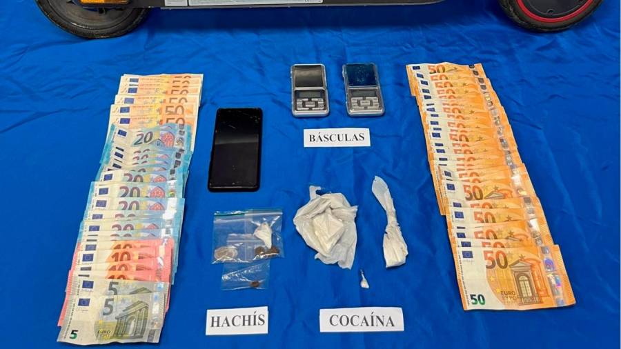 Hachís, cocaína, patinete eléctrico y dinero intervenidos a tres miembros de una familia dedicados a la venta de droga en Lugo. FOTO: POLICÍA NACIONAL