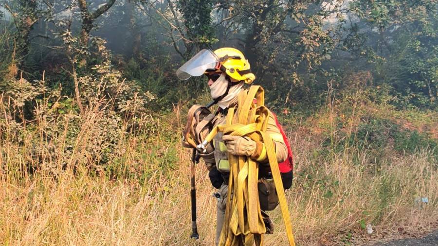 Estabilizado o incendio de Berdoias-Vimianzo que afecta a unhas 30 hectáreas de monte