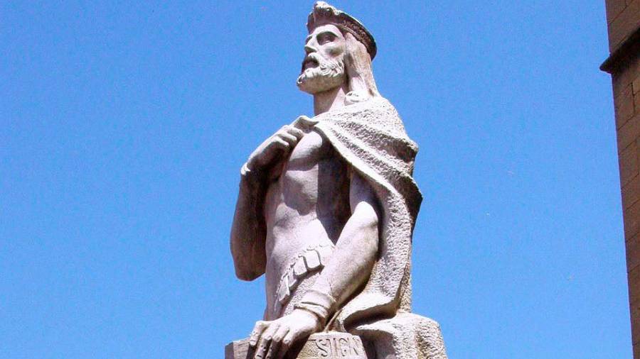 Estatua del rey Alfonso II, quien peregrinó a Compostela. Foto: ECG
