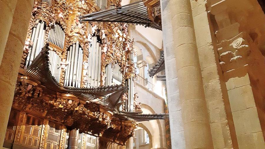 Órgano de la catedral, con trompetería, hecho a modo de retablo. S. XVIII. Foto: ECG
