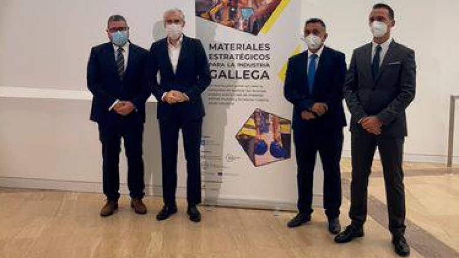 acto. El vicepresidente segundo de la Xunta de Galicia, Francisco Conde (2i), durante el evento ‘Minerales estratégicos para la industria gallega’ realizado en Santiago. Foto: Gallego