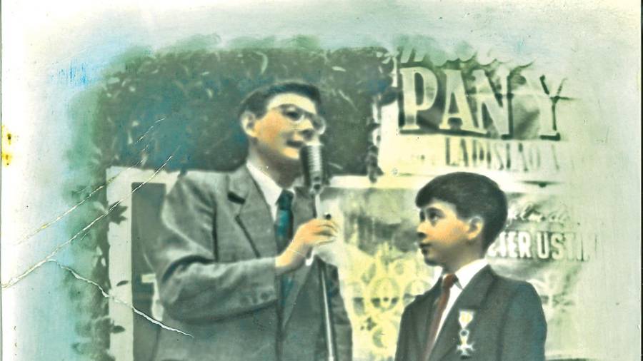 Luis Rial en el momento de la entrevista a Pablito Calvo, que daba vida a Marcelino Pan y Vino en 1958. Foto: cedido