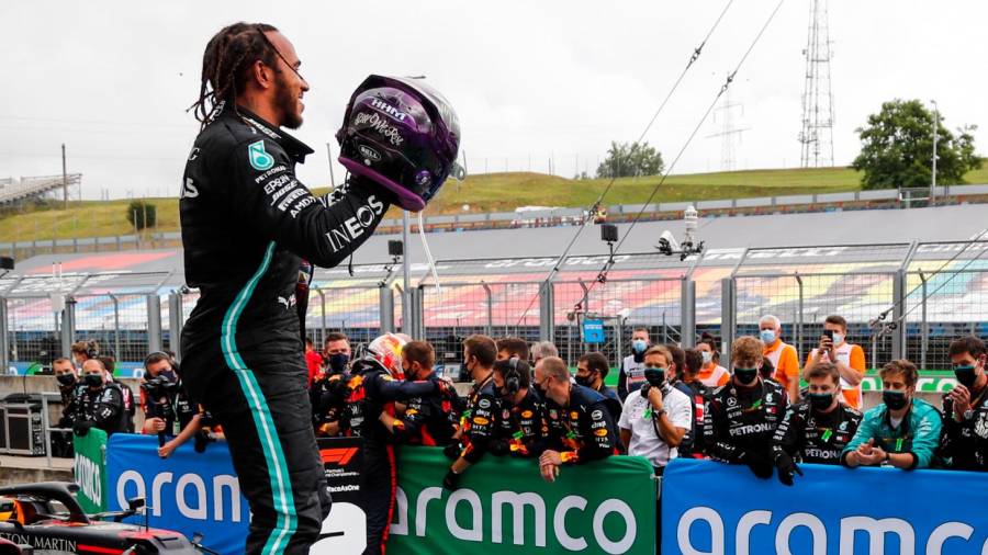LÍDER Lewis Hamilton feliz tras su triunfo. Foto:FIA/F1 Handout