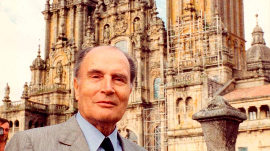 1989. François Mitterrand, presidente de Francia, visita de manera privada Santiago de Compostela. (Fuente, Santiso para El Correo Gallego).
