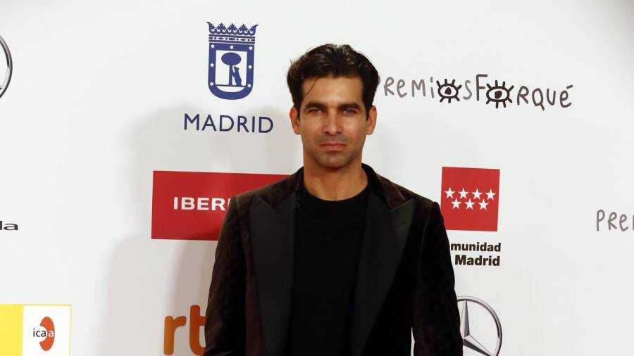 El actor Rubén Cortada posando durante la alfombra roja de la 27 edición de los Premios Forqué, a 11 de diciembre de 2021, en Madrid (España). JAVIER RAMÍREZ / EUROPA PRESS