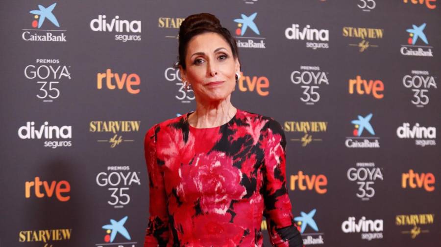 La actric María Barranco, posa en la alfombra roja en la 35 edición de los Premios Goya en el Teatro del Soho CaixaBank de Málaga a 6 de marzo del 2021. Álex Zea / Europa Press
