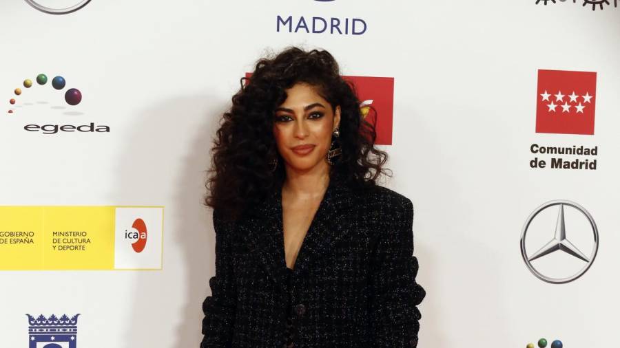 La actriz Mina Elhammani posando durante la alfombra roja de la 27 edición de los Premios Forqué, a 11 de diciembre de 2021, en Madrid (España). JAVIER RAMÍREZ / EUROPA PRESS