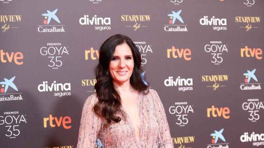 La cantante María Navarro, posa en la alfombra roja en la 35 edición de los Premios Goya en el Teatro del Soho CaixaBank de Málaga a 6 de marzo del 2021. Álex Zea / Europa Press