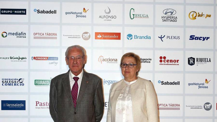 ALFREDO GOYANES y su mujer, Natividad Barreiro, acudieron un año más a la gala. FOTO: Fernando Blanco, Ramón Escuredo y Puri Sangiao
