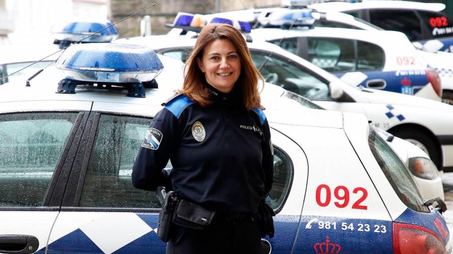 A única inspectora da Policía Local de Santiago, Diana Parente. Foto: Antonio Hernández