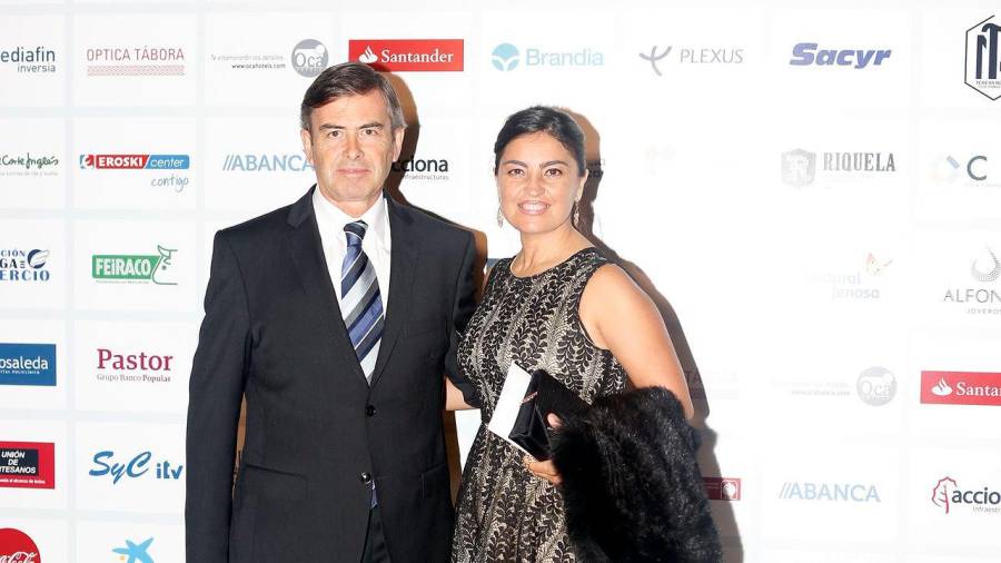 EL CONCEJAL Claudio Montiel con su esposa, izqda, la abogada María Sierra. FOTO: Fernando Blanco, Ramón Escuredo y Puri Sangiao