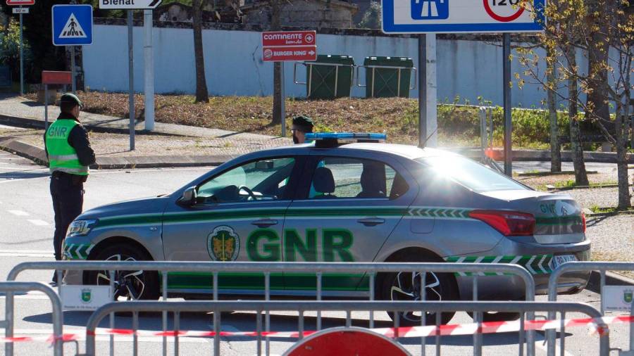 VISTA del lado portugués de la frontera de Goián que se mantiene cerrada al paso de vehículos. Foto: Efe / Salvador Sas