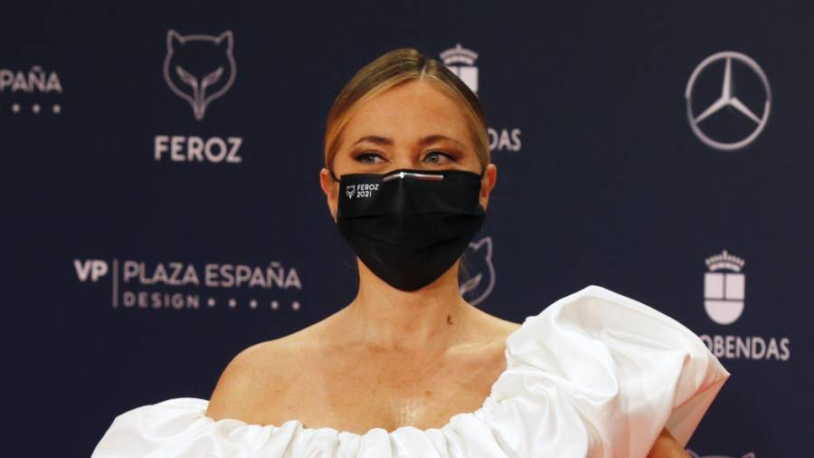 Pilar Castro, presentadora de la gala, posa en la alfombra roja de los Premios Feroz 2021 organizada en el Hotel VP Plaza España Design en Madrid (España) a 2 de marzo de 2021. JOSÉ RAMÓN HERNANDO/EUROPA PRESS