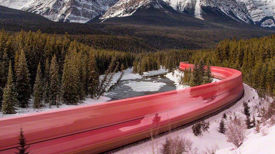Un tren atraviesa los paisajes de Canadá. (Autor, DonTago)