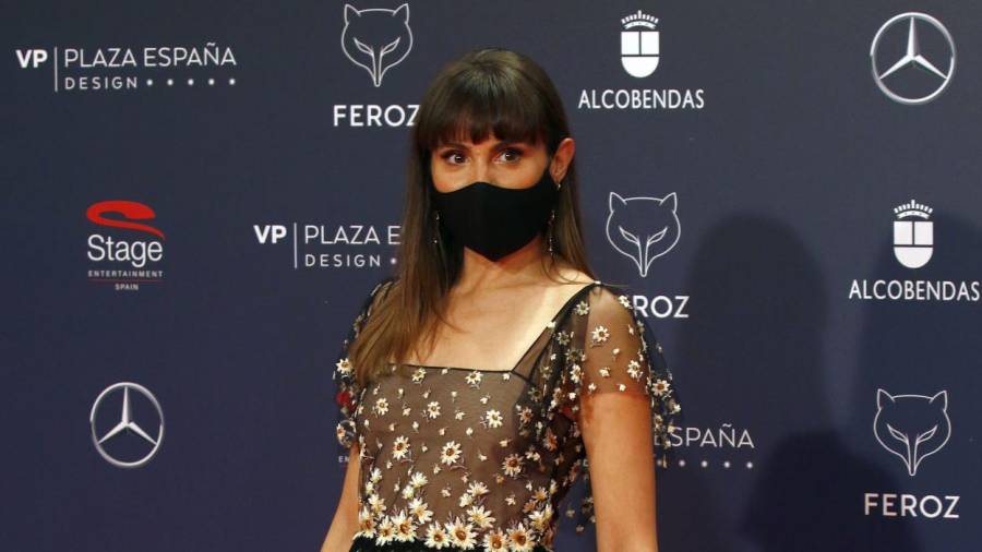 Verónica Echegui posa en la alfombra roja de los Premios Feroz 2021 organizada en el Hotel VP Plaza España Design en Madrid (España) a 2 de marzo de 2021. JOSÉ RAMÓN HERNANDO/EUROPA PRESS