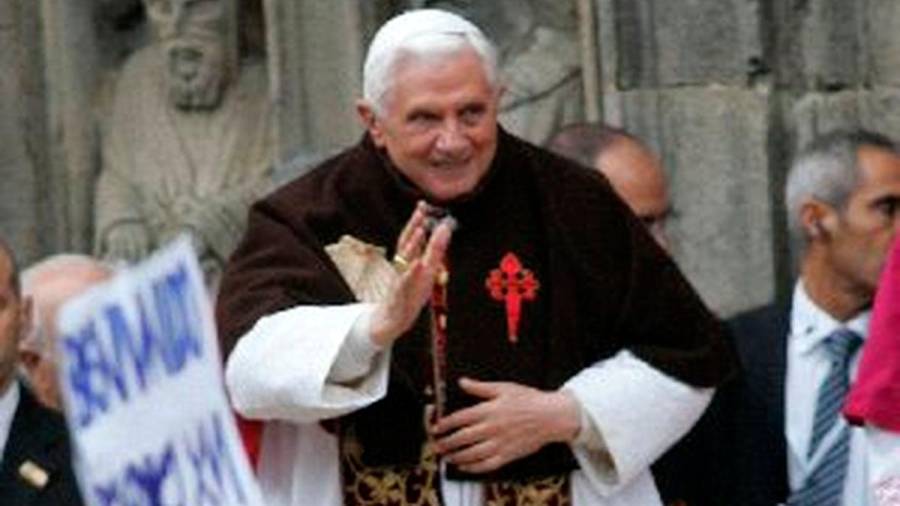 2010. El Papa Benedicto XVI visita la capital de Galicia por el Año Santo Compostelano. (Fuente, El Correo Gallego).