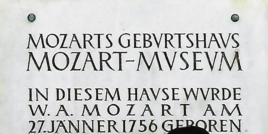 Placa en la casa natal de Mozart, convertida en Museo. Salzburgo.Foto: A. P.