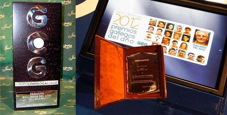 Detalle del trofeo que recibieron los premiados en esta edición y el pergamino. FOTO: F. Blanco, A. Hernández, K. Delgado, P. Sangiao y L. Rodríguez