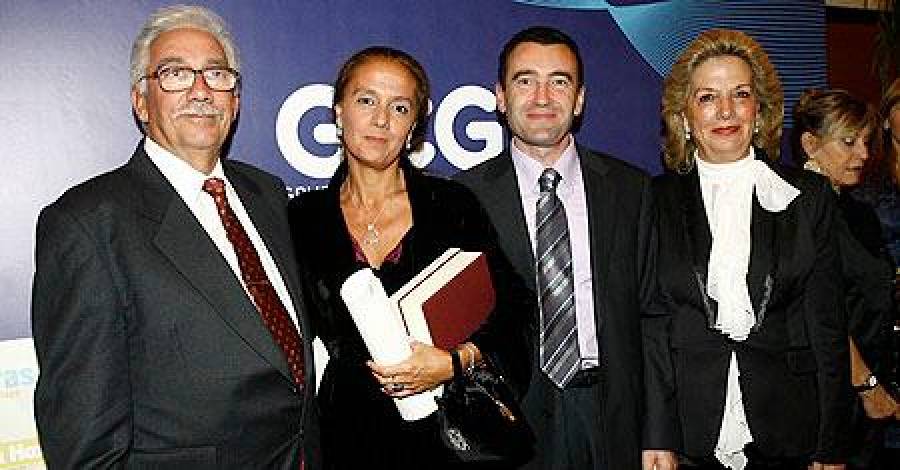 La premiada Charo Barca, presidenta de la Fundación Andrea, con sus padres, Miguel Barca y Charo Fernández, y su esposo, el empresario Antonio Carballal