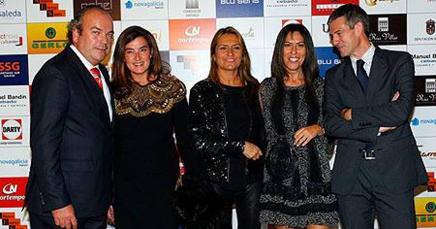 De izquierda a derecha, Ricardo Pérez, Rosa Rodríguez, Rosa Portela, Laura Pérez Couceiro y Oriol Roch durante el cóctel celebrado en el Palacio de Congresos