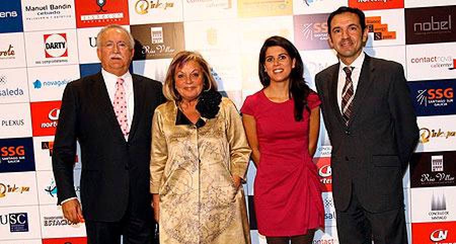 El empresario Emilio Santasmarinas, de Sancosa, y su mujer, Loly Rey, con la diputada María Seoane y el abogado Javier Sánchez-Agustino