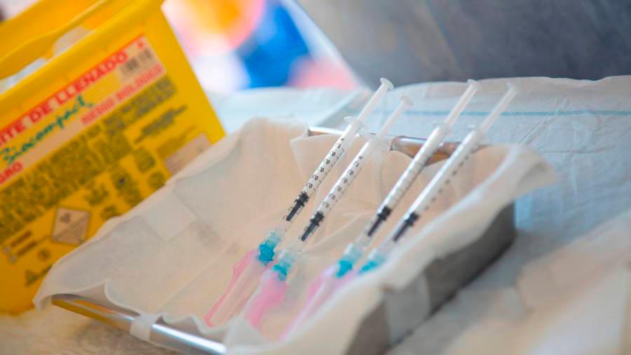 Dosis de la vacuna de Pfizer preparadas para ser inyectadas. Foto: E.P.