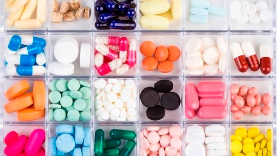 fármacos. Diferentes tipos de pastillas, con sus formas y colores, en una foto de archivo. Foto: Viperfzk/Getty