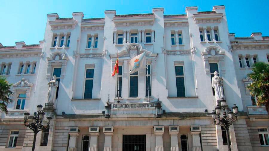 Fachada de la sede del Tribunal Superior de Xustiza de Galicia. Foto: Almara