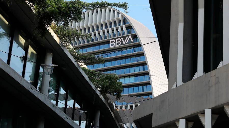 BBVA anuncia dividendo y recompra de acciones