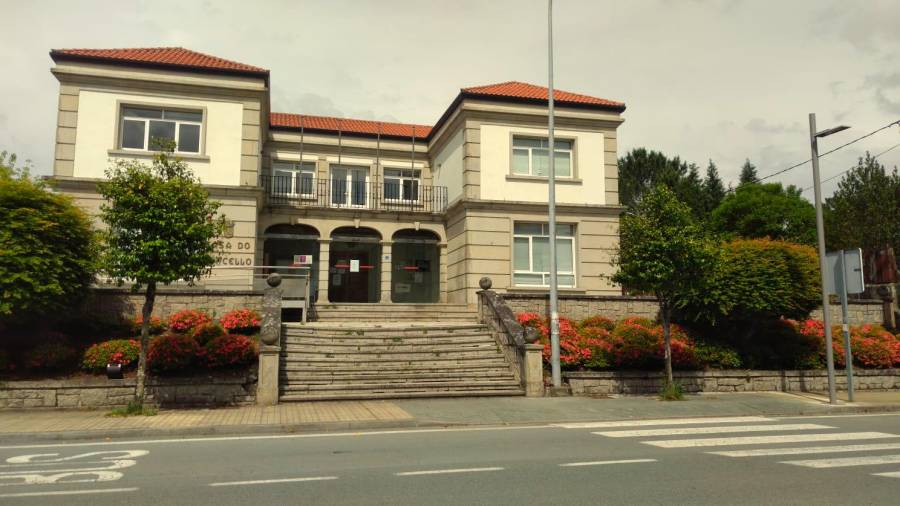 Cotiá imaxe da casa do concello de Teo sen as súas bandeiras oficiais. Foto: P.T.