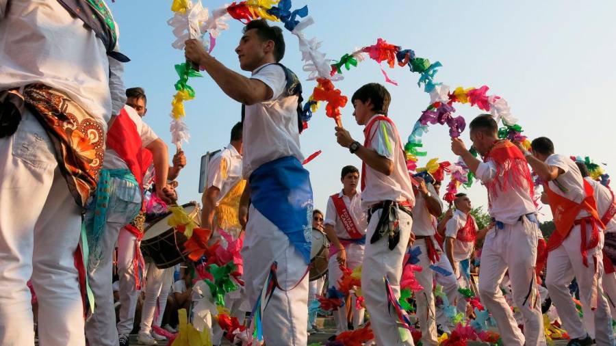 Danza de Arcos que se interpreta todos os anos nas festas do Carme. Foto: Concello de Camariñas