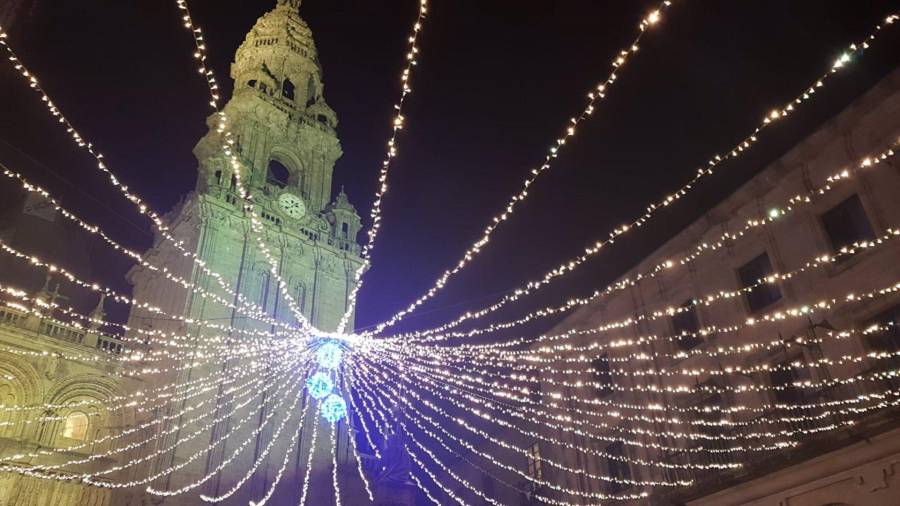 En la foto de archivo, luces de Navidad en Santiago. REMITIDA/EUROPA PRESS