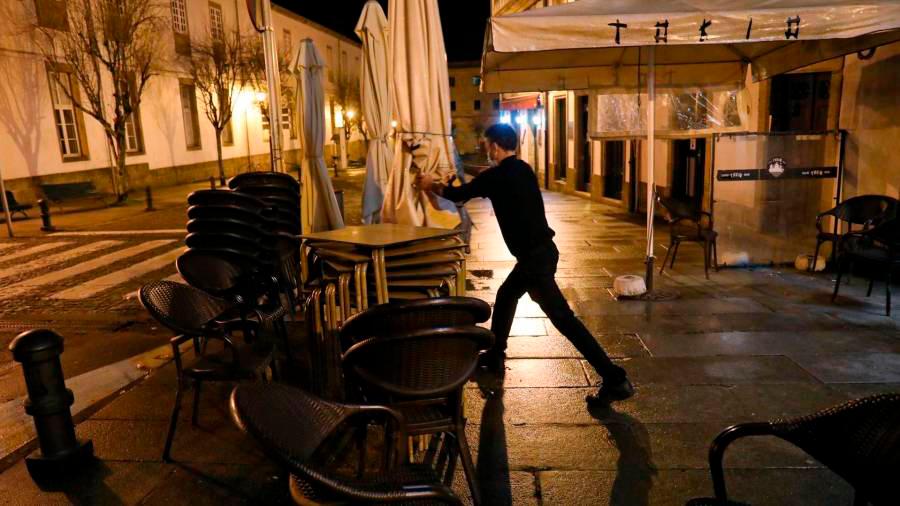 A la hostelería gallega se le está haciendo de noche sin que nadie aporte luz a su negrísimo futuro