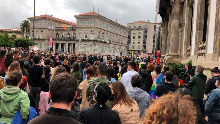 La plaza de España de Pontevedra, llena de manifestantes exigiendo justicia para Samuel / Foto: Alba Leiro