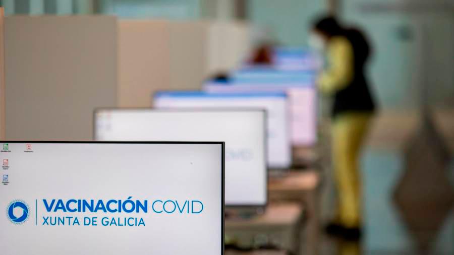 En Galicia bajan los pacientes en UCI y descienden los activos