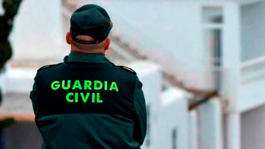 Imagen de archivo de un Guardia Civil de espaldas. Foto: Gallego