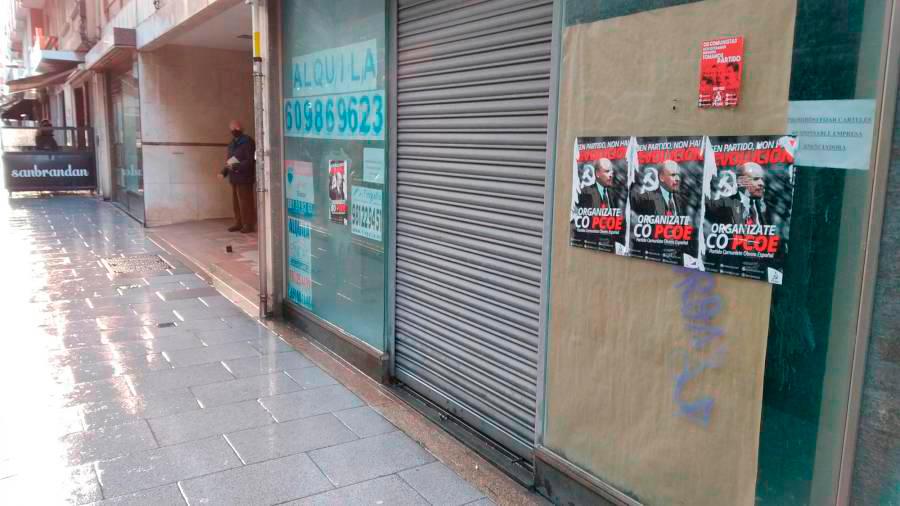 Cada vez más locales vacíos se ven en las calles de los pequeños municipios gallegos. Foto: Archivo