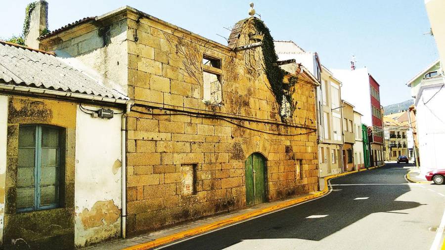 Estado en que se encuentra la Casa da Cadea, en el centro de A Pobra. Foto: Lista Roja