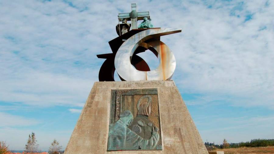 Monumento conmemorativo a Juan Pablo II antes de ser retirado. Foto: G