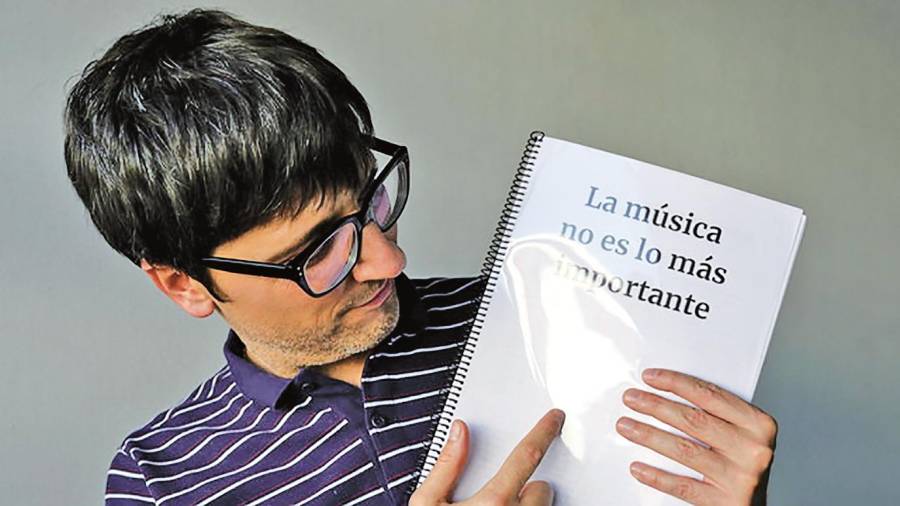 el periodista coruñés Javier Becerra presenta hoy su último libro en Compostela