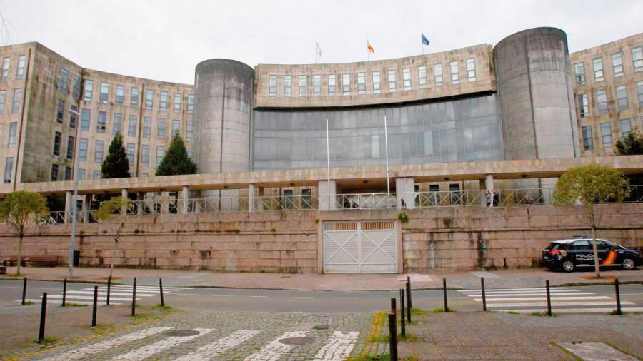 Imagen en la que se ve la sede de la Audiencia Provincial de A Coruña, ubicada en Santiago de Compostela. Foto: E.C.G.