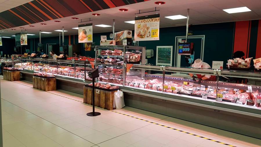 Interior de un supermercado de Eroski Center inaugurado recientemente en Ourense. Foto: E. C.