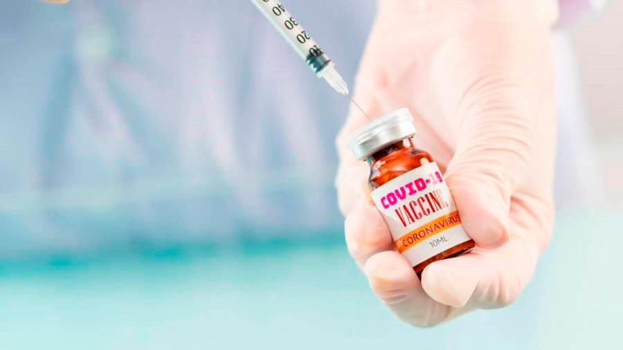 Alternar dosis de vacunas diferentes aumenta las reacciones leves