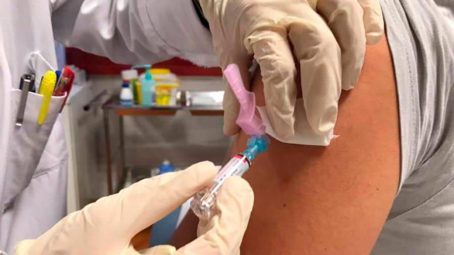 La vacunación antigripal arranca el lunes con los sanitarios y desde el 25 con mayores de 65 años