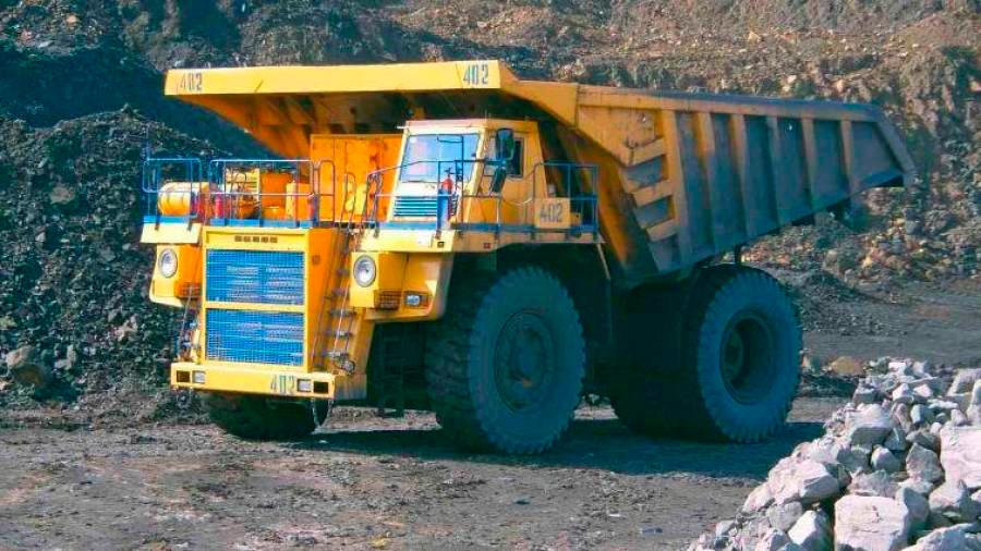 trabajos. Un camión traslada diversos materiales en una explotación minera. Foto: ICOG
