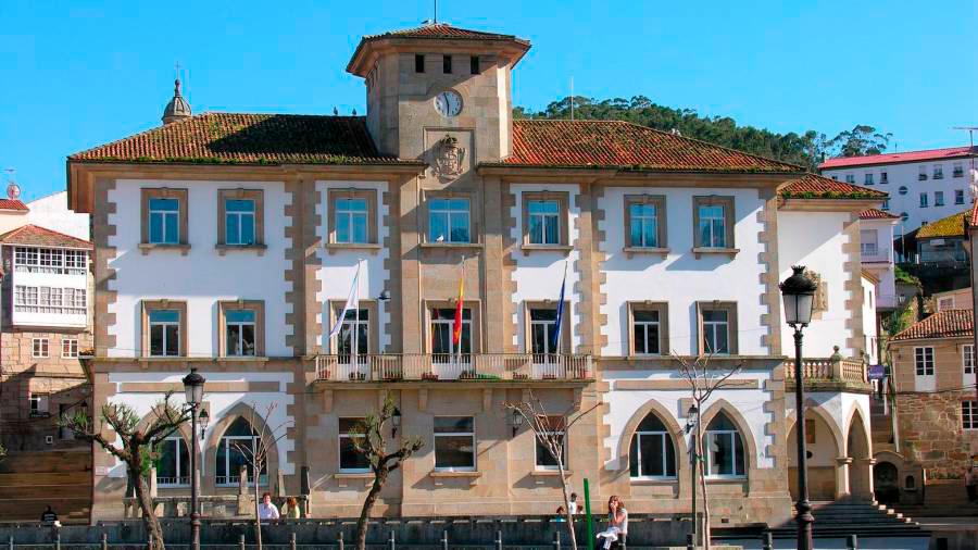 Casa consistorial de Muros.