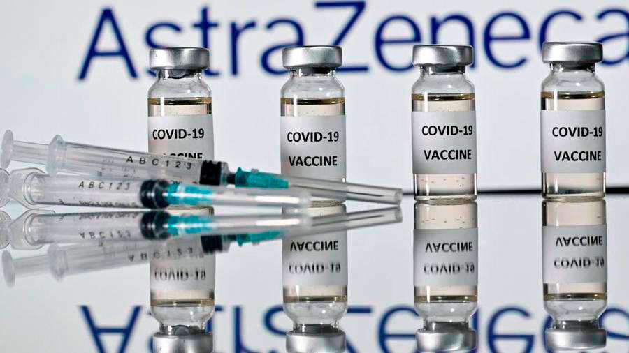 Vacunas de AstraZeneca preparadas para administrar. Foto: ECG