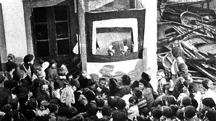 Representación de monicreques en Malpica no ano 1933 no marco das Misións Pedagóxicas